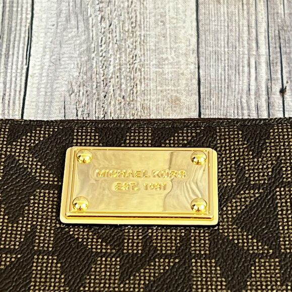 Michael Kors Wallet Jet Set Medium Brown Gold Zip Around Wallet MK Monogram - Picture 3 of 9